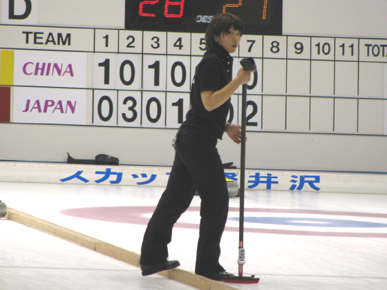 ストレッチをする寺田さん。て言うかカメラ傾き過ぎorz